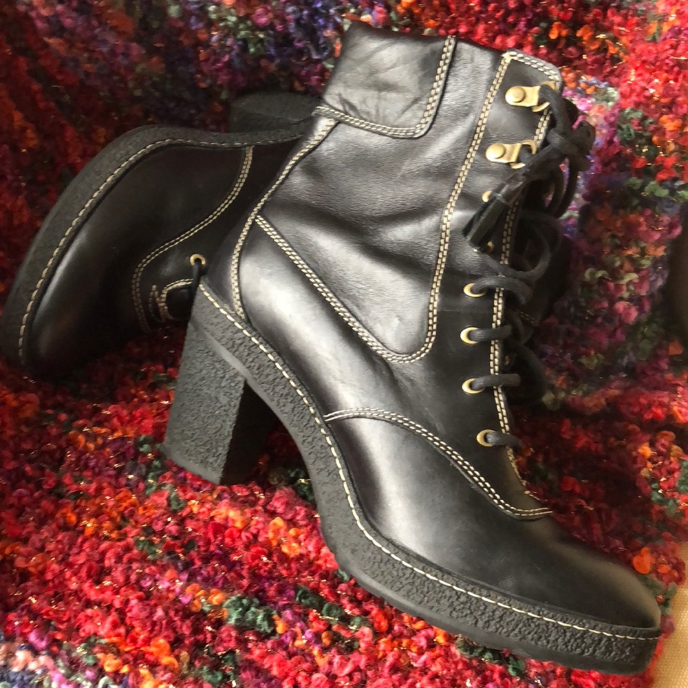 *Lightly Used* Timberland rubber sole boots-SZ8